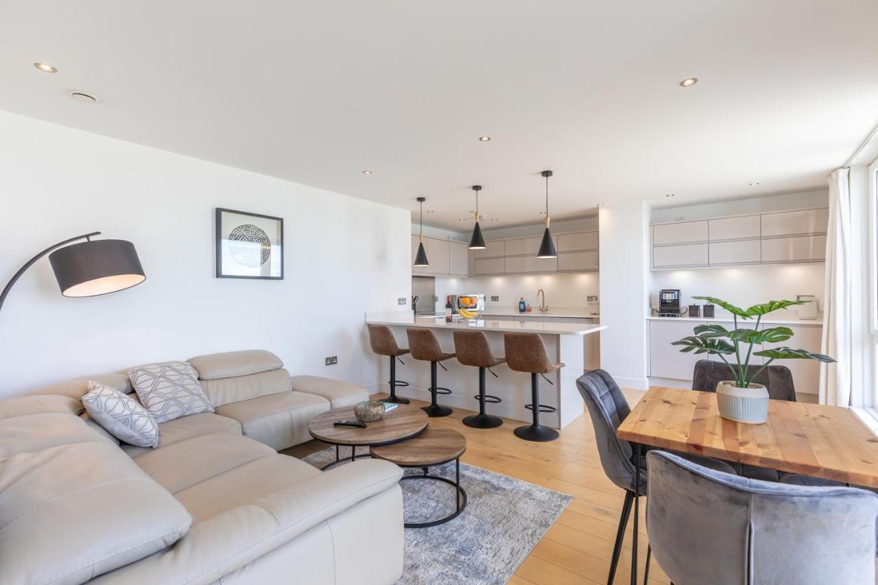 Unique Sea View Penthouse With Hot Tub * Hove