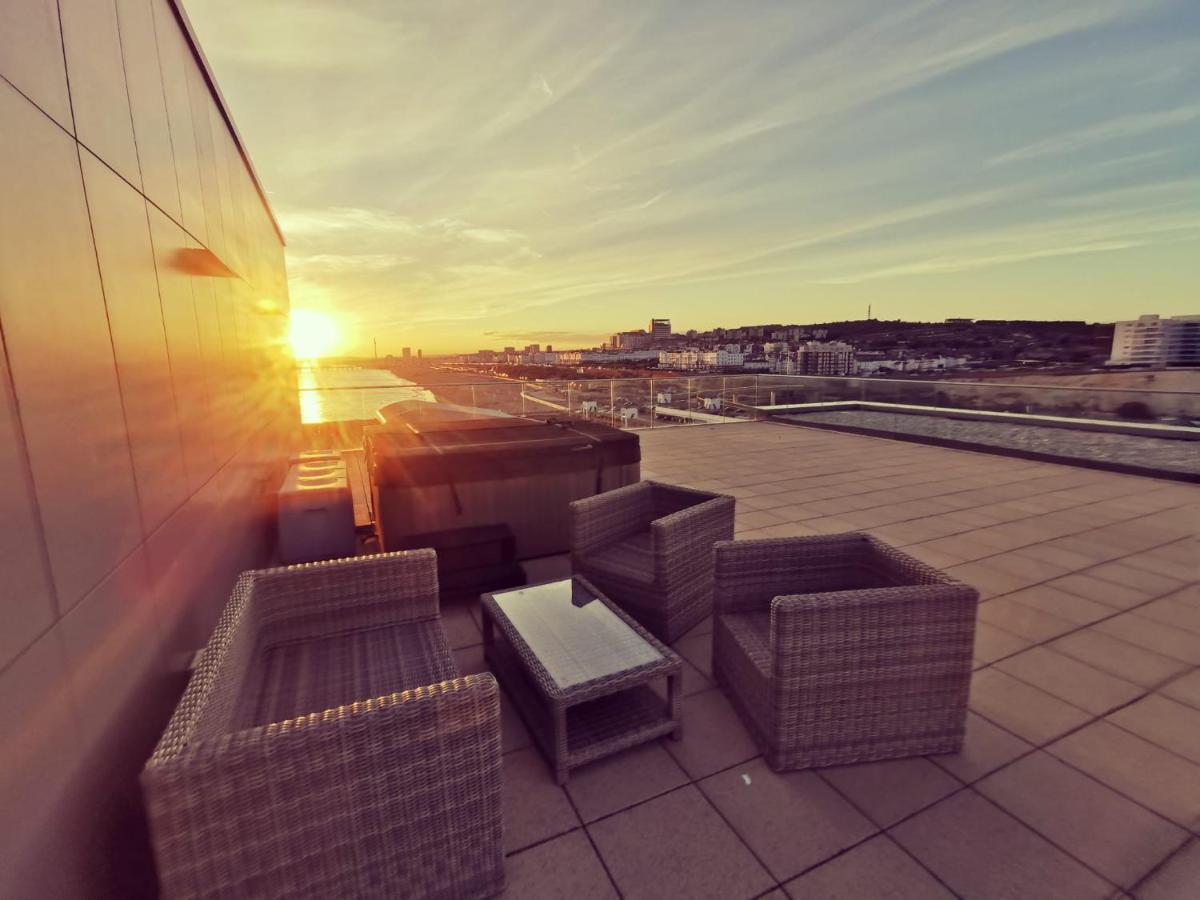 Unique Sea View Penthouse With Hot Tub * Hove